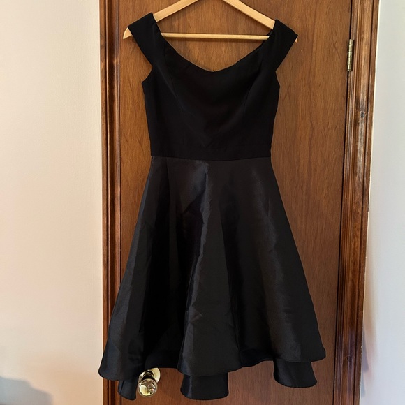 Black dress - Picture 2 of 5